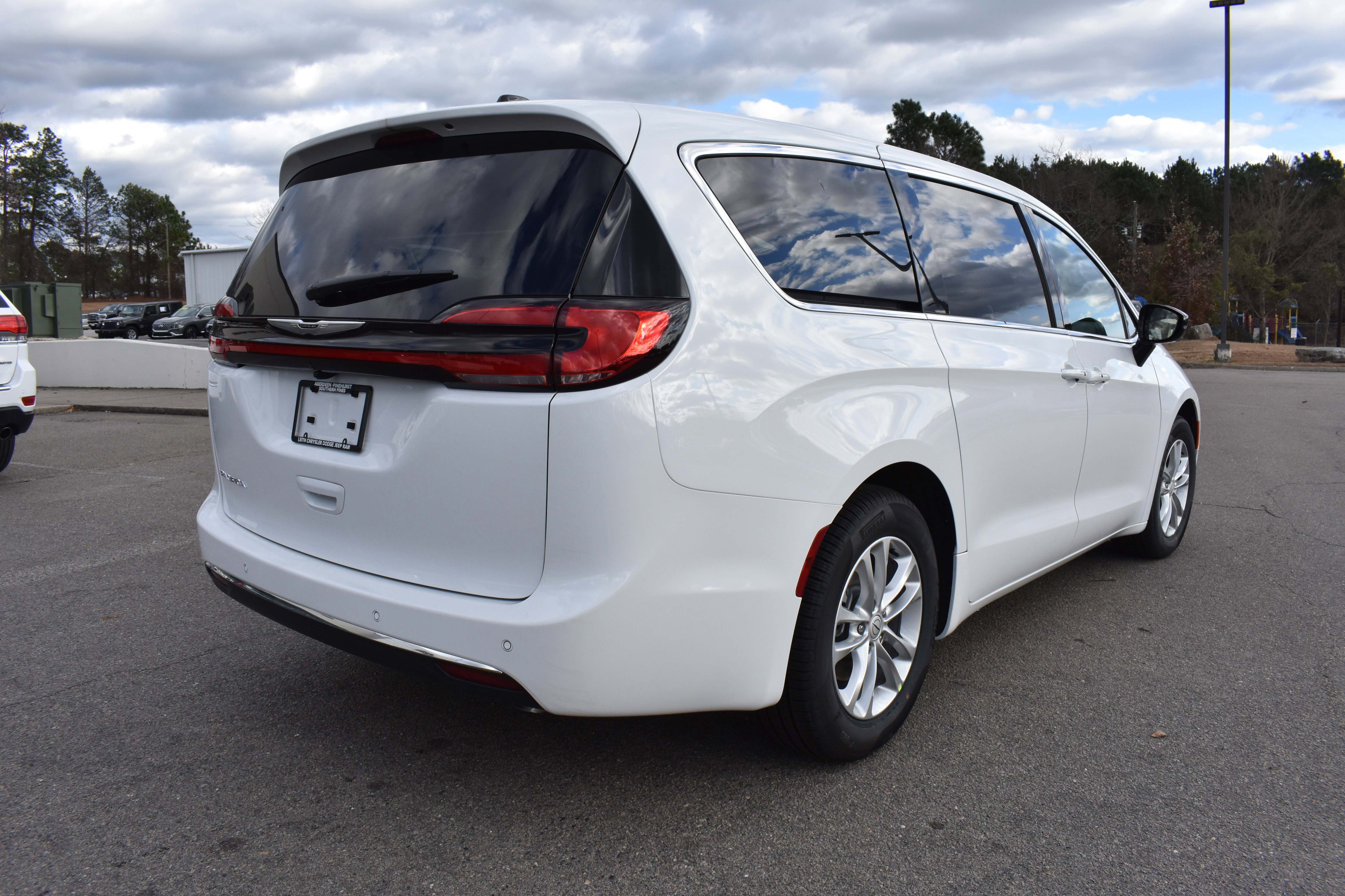 New 2026 Chrysler Pacifica Select image 9