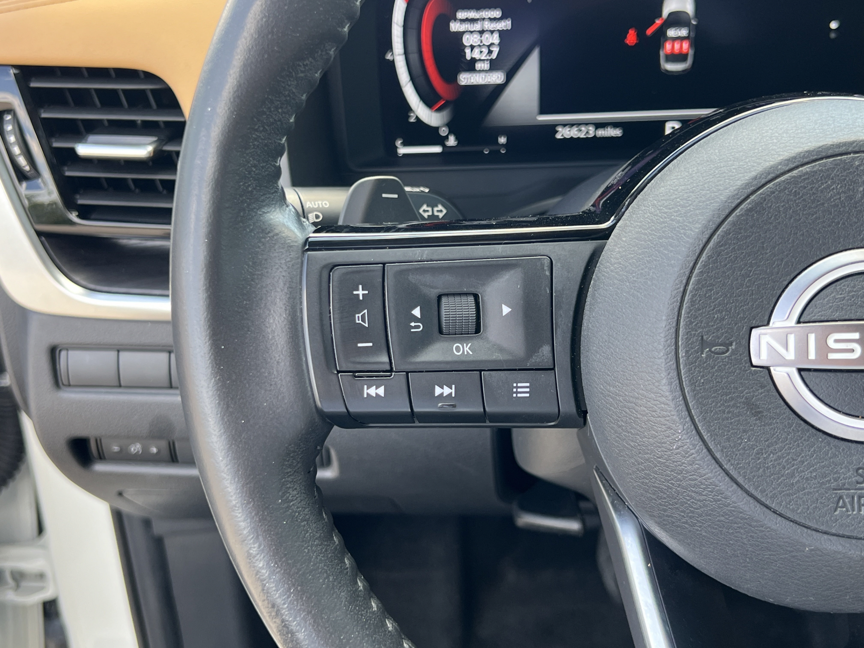 Used 2023 Nissan Rogue Platinum FWD image 13