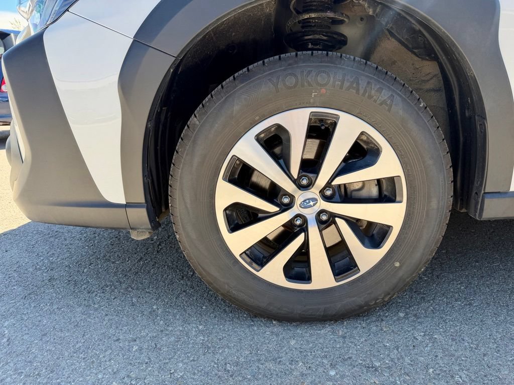 Used 2025 Subaru Outback Premium AWD/4WD image 11