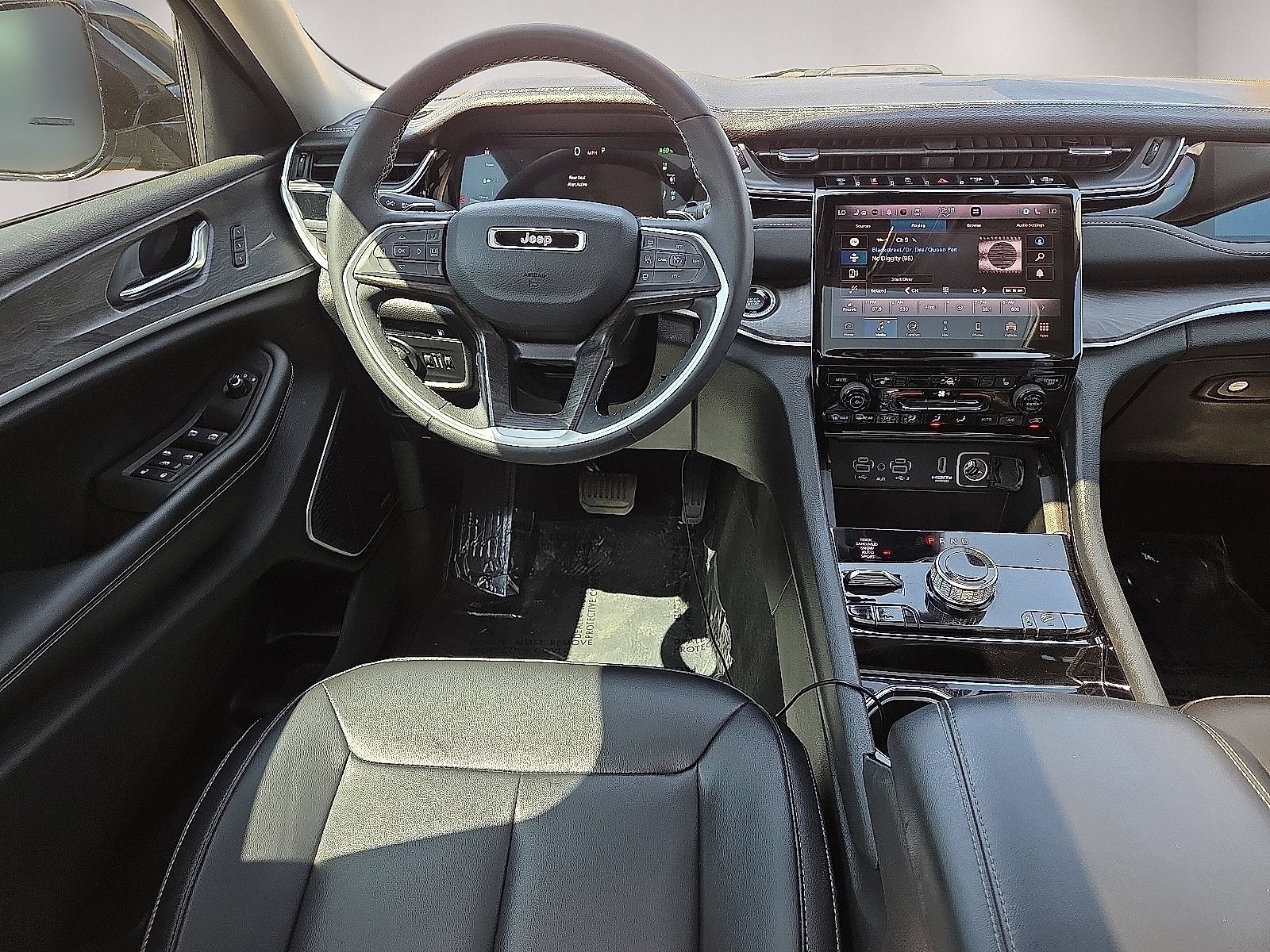 Used 2023 Jeep Grand Cherokee 4WD 4xe image 18