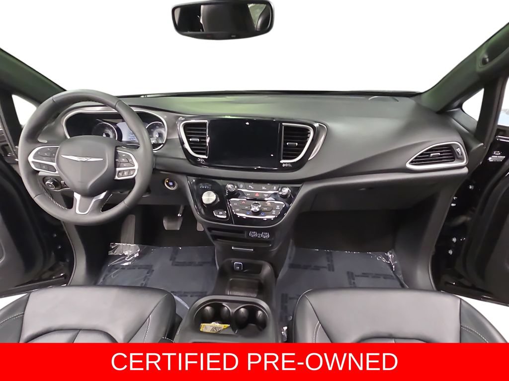 Used 2025 Chrysler Pacifica Select FWD image 9