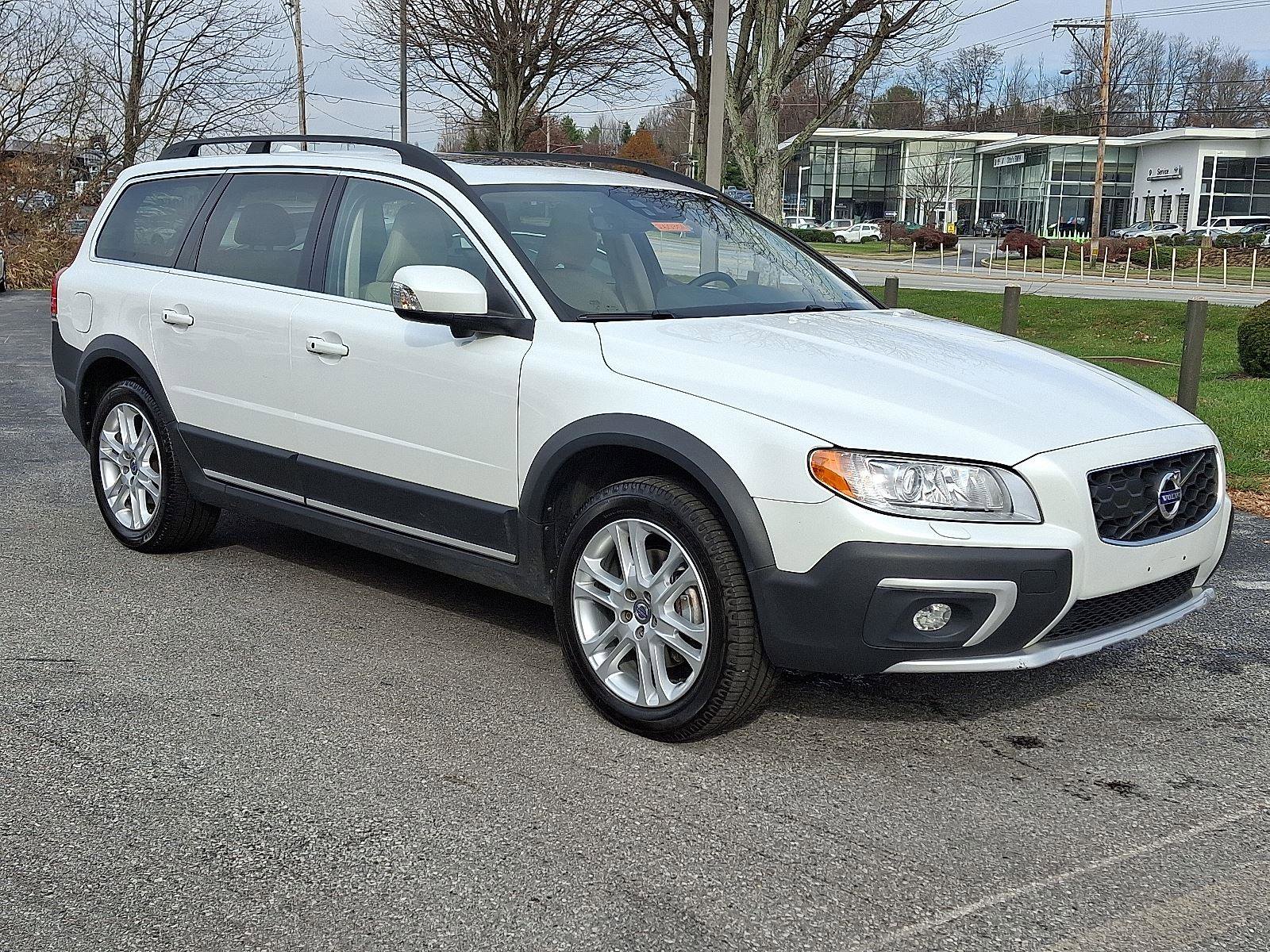Used 2016 Volvo XC70 T5 Platinum w/ Climate Package image 1