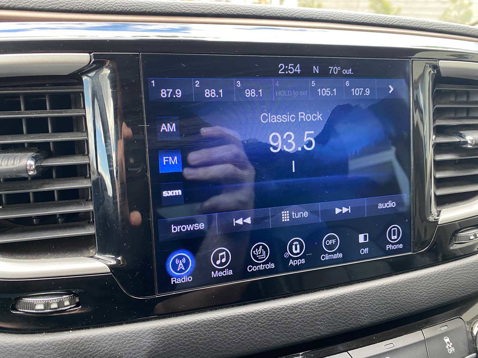 Used 2017 Chrysler Pacifica Touring-L FWD image 19