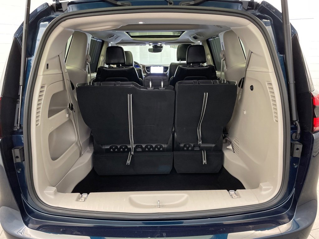 Certified 2024 Chrysler Pacifica Limited image 28
