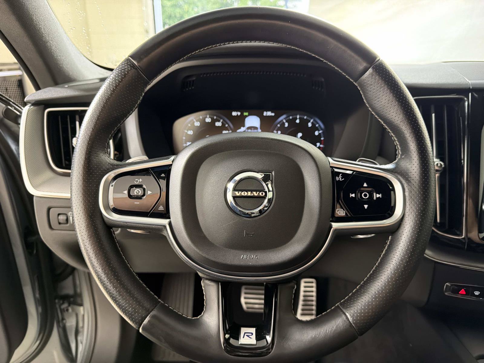 Used 2018 Volvo XC60 T6 R-Design w/ Convenience Package AWD/4WD image 25