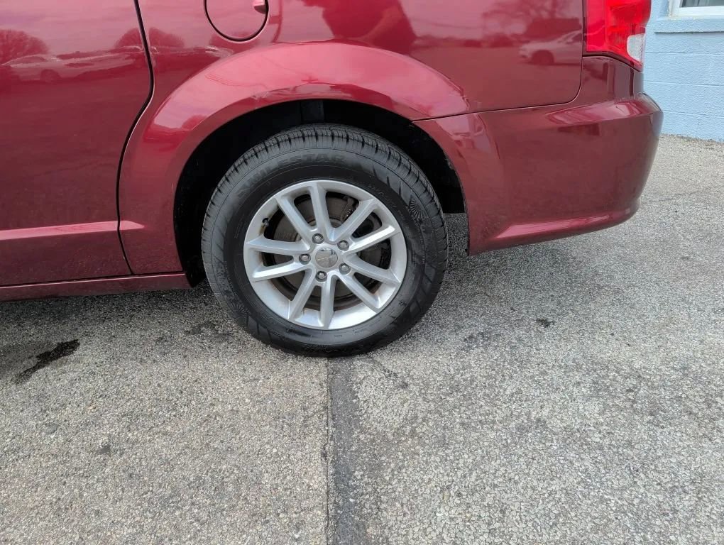 Used 2018 Dodge Grand Caravan SXT image 13