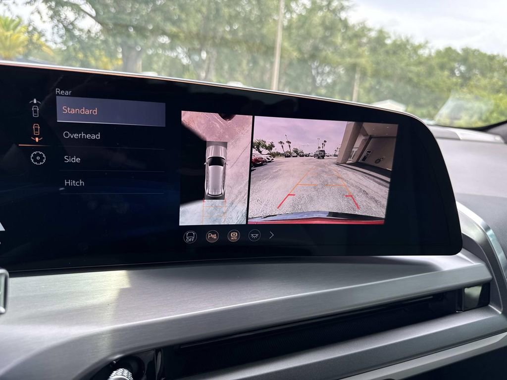 New 2026 Cadillac Vistiq Sport image 25