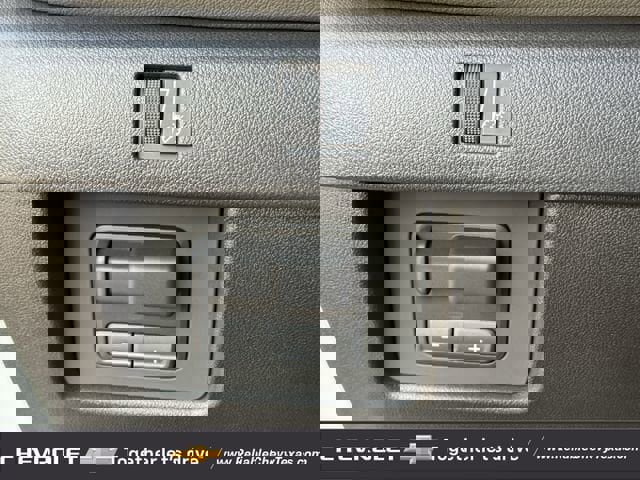 Used 2025 Chevrolet Colorado ZR2 w/ Technology Package AWD/4WD image 29