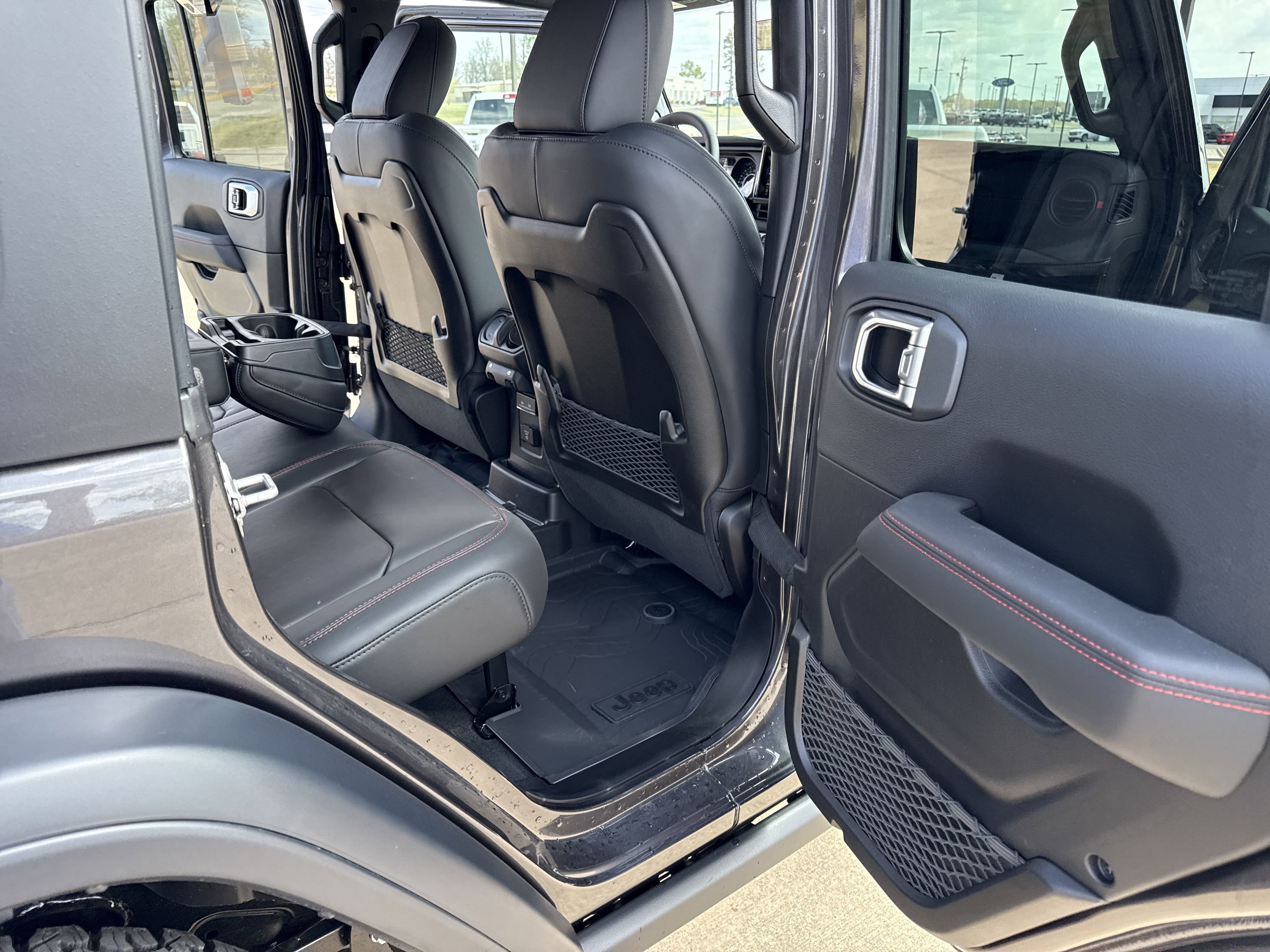 New 2025 Jeep Wrangler Unlimited Rubicon w/ Technology Group image 32