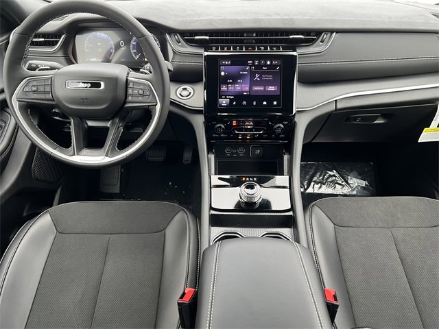 New 2025 Jeep Grand Cherokee Altitude image 3