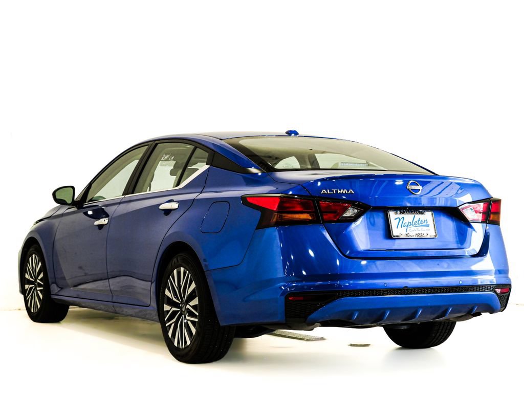 Used 2025 Nissan Altima 2.5 SV FWD image 7