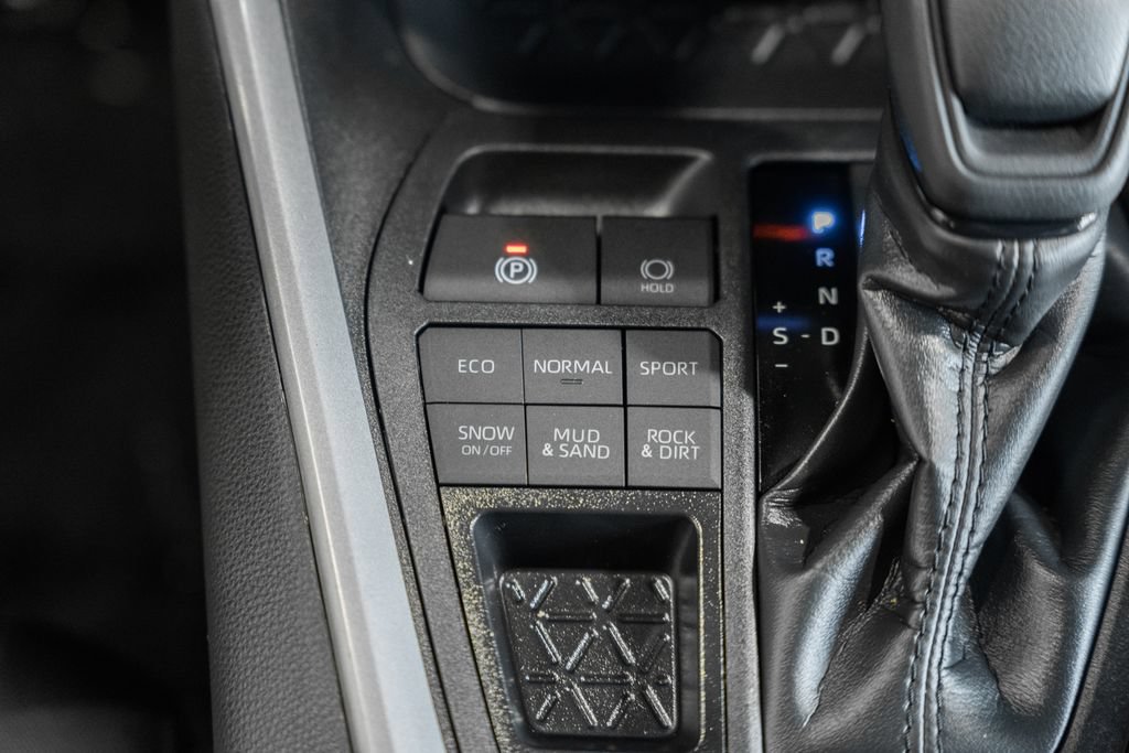 Used 2025 Toyota RAV4 LE AWD/4WD image 20