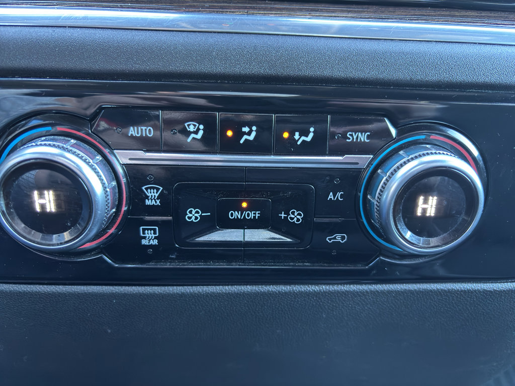 Used 2024 GMC Sierra 3500 SLE w/ SLE Convenience Package image 25