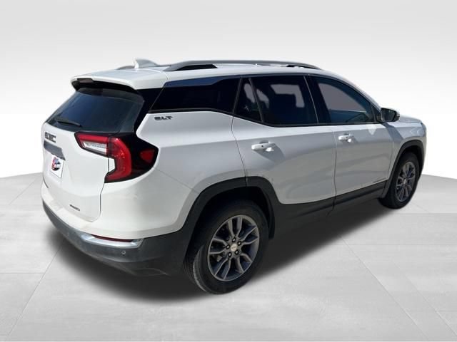 Used 2022 GMC Terrain SLT w/ Infotainment Package II AWD/4WD image 4