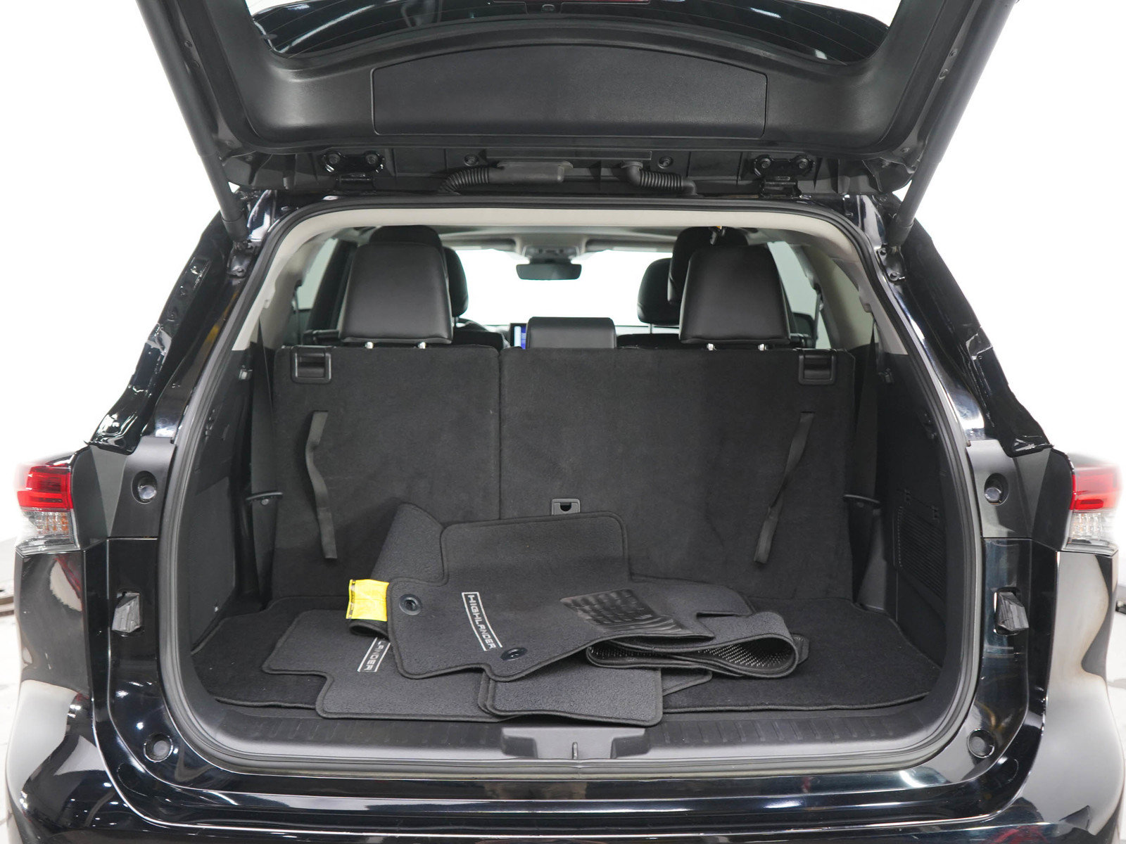 Used 2024 Toyota Highlander Limited AWD/4WD image 17