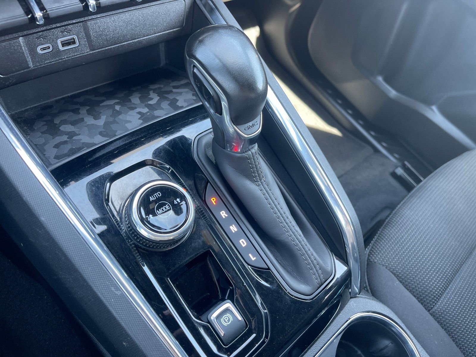 Used 2025 GMC Canyon Elevation image 23