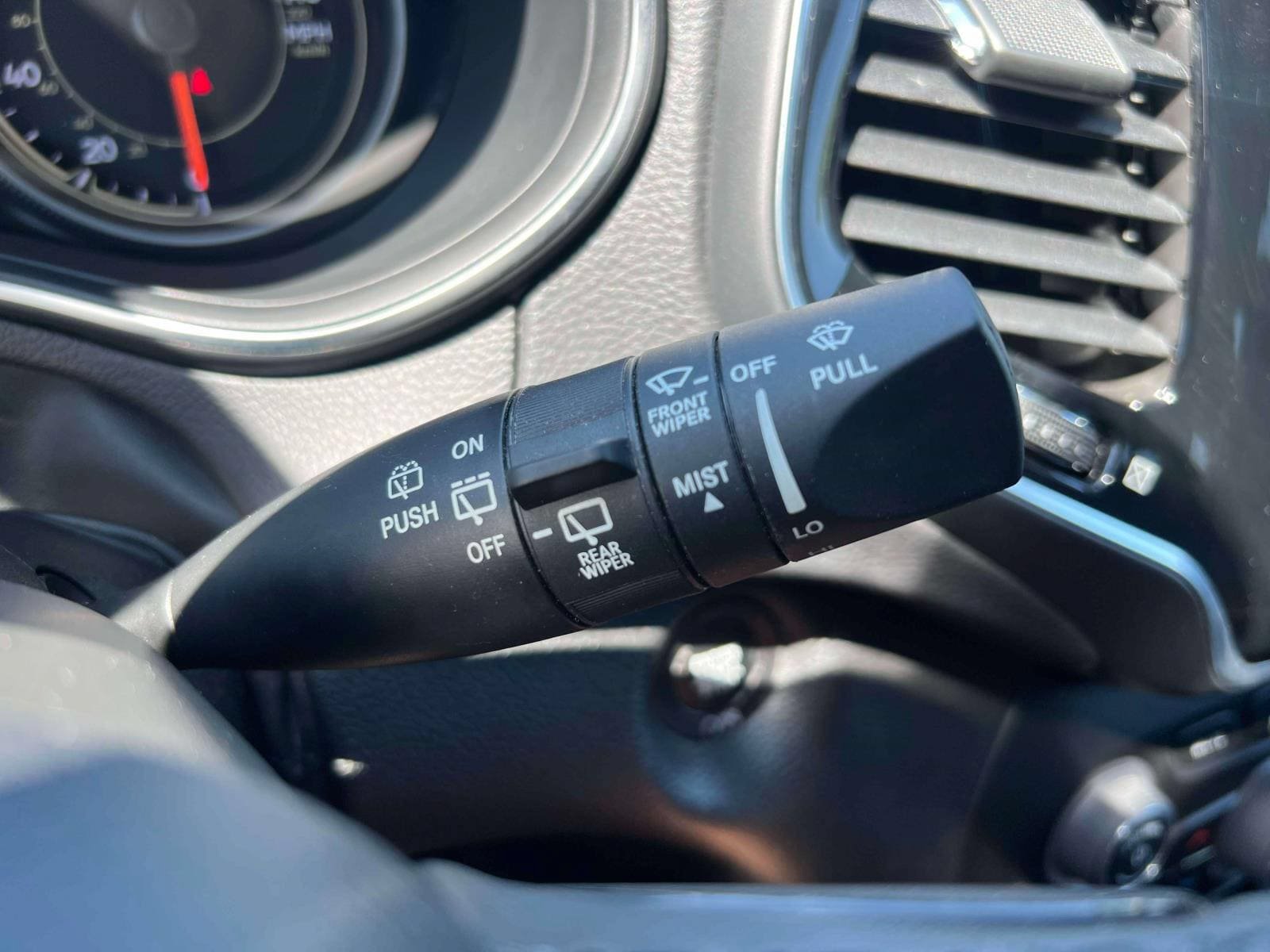 Used 2022 Jeep Cherokee Limited AWD/4WD image 20