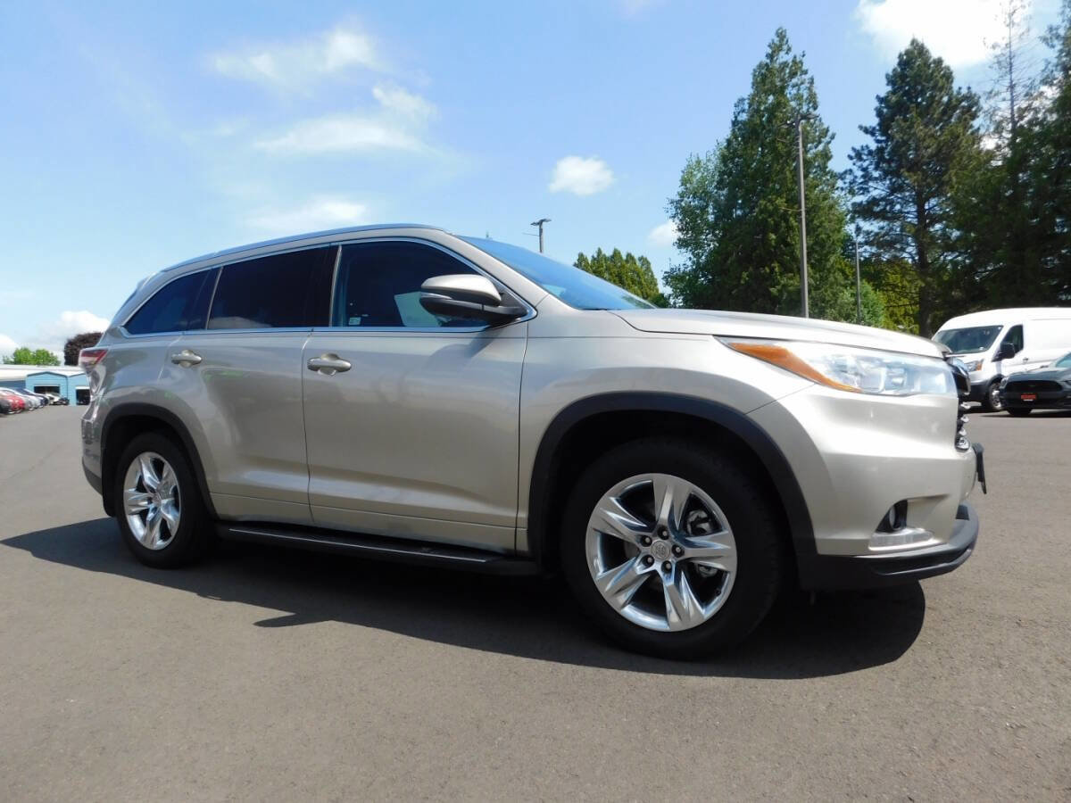 Used 2014 Toyota Highlander Limited image 1