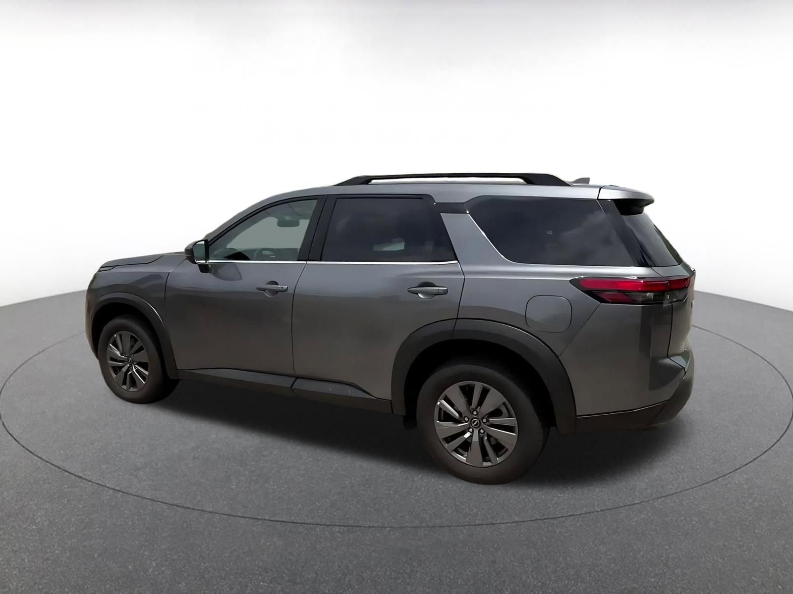 Used 2025 Nissan Pathfinder SV AWD/4WD image 10