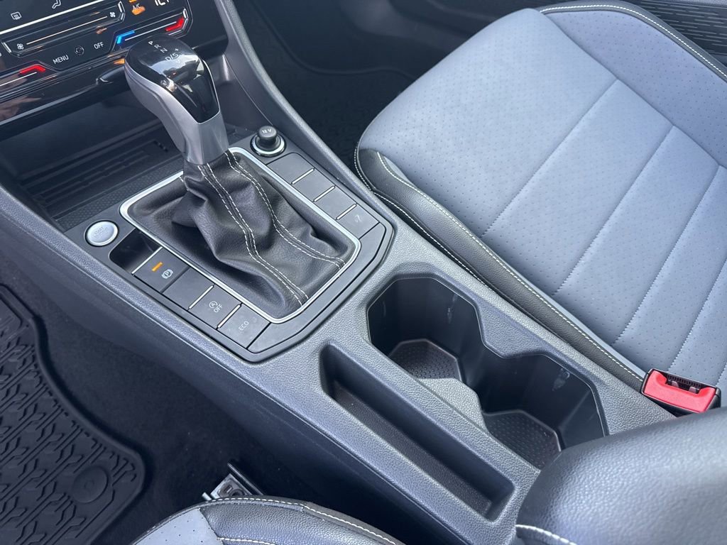 Used 2025 Volkswagen Jetta SE FWD image 25