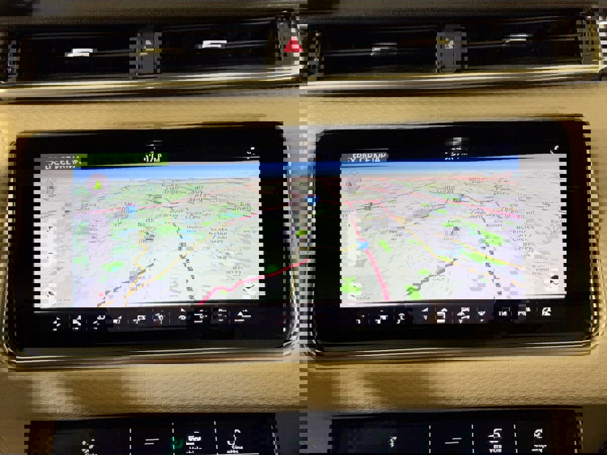 Used 2019 Land Rover Range Rover Velar S image 13