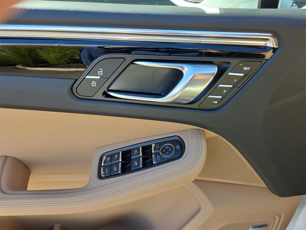 New 2026 Porsche Macan image 38