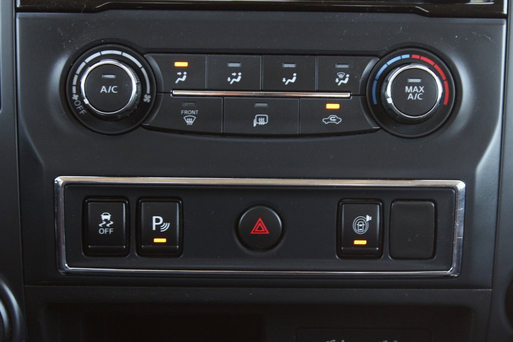 Used 2022 Nissan Titan SV image 32