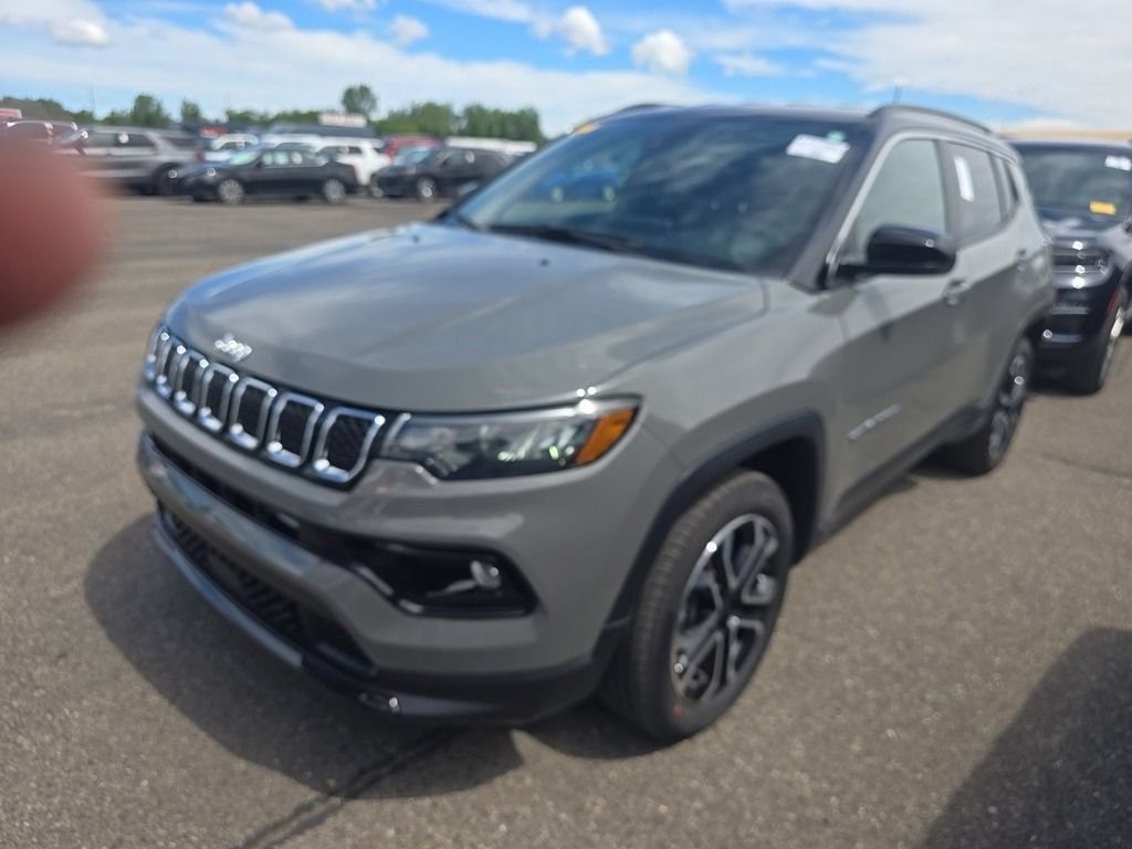 Used 2023 Jeep Compass Limited AWD/4WD image 9