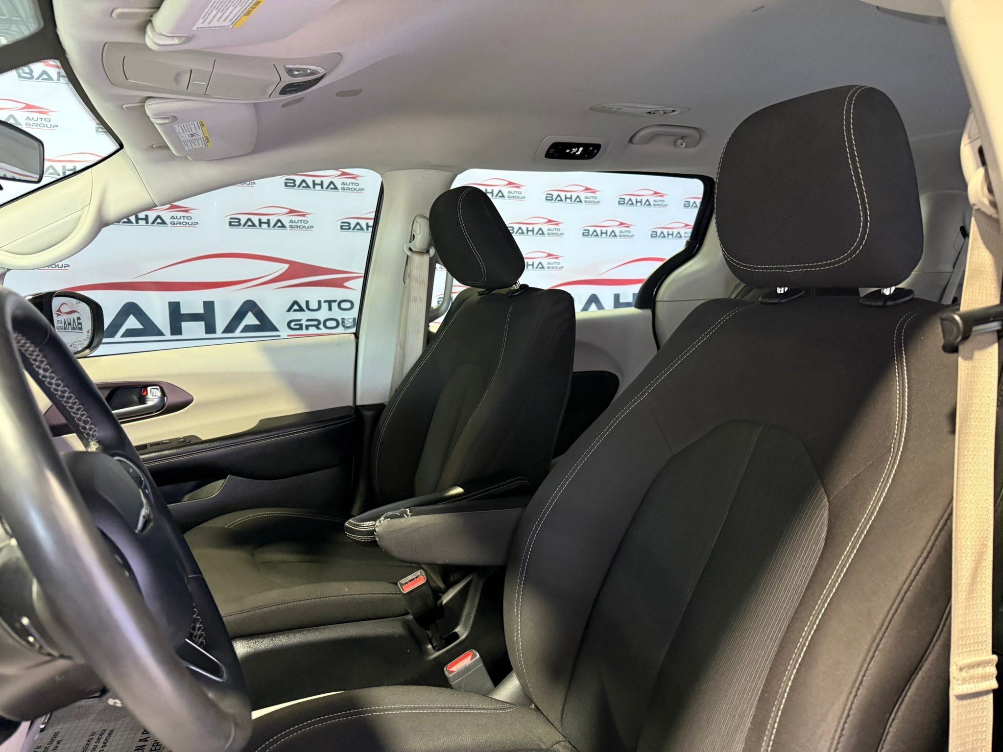 Used 2022 Chrysler Voyager LX image 25