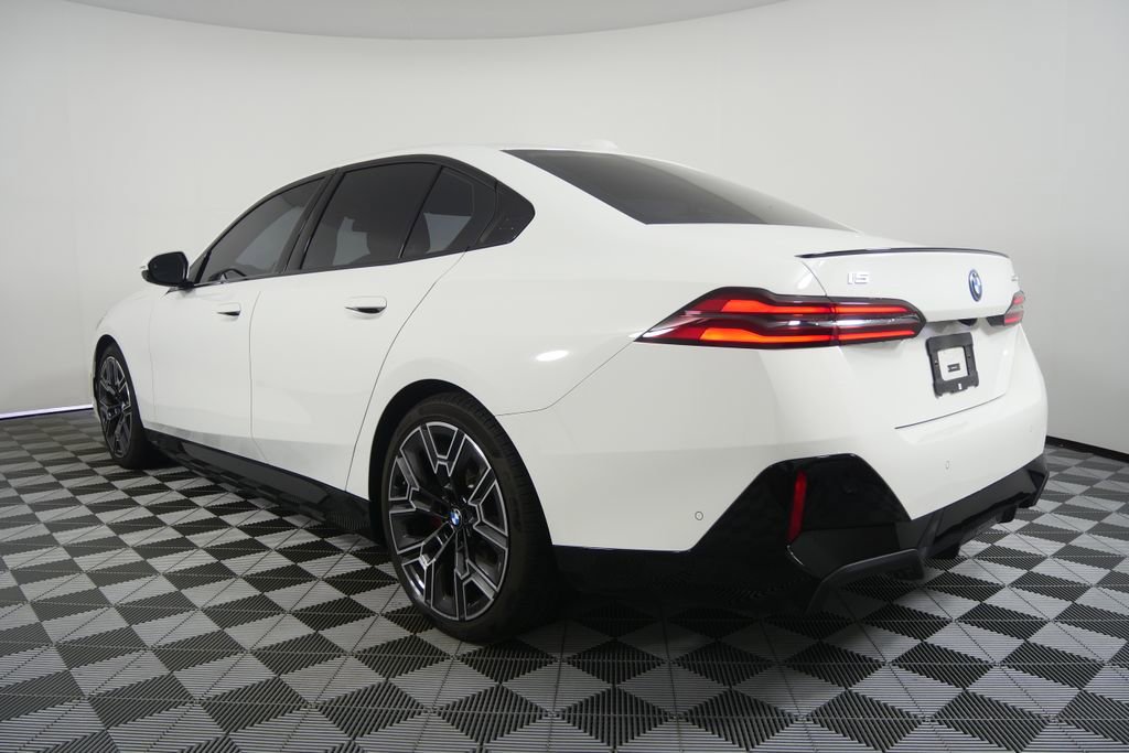 Used 2025 BMW i5 eDrive40i w/ M Sport Package image 5