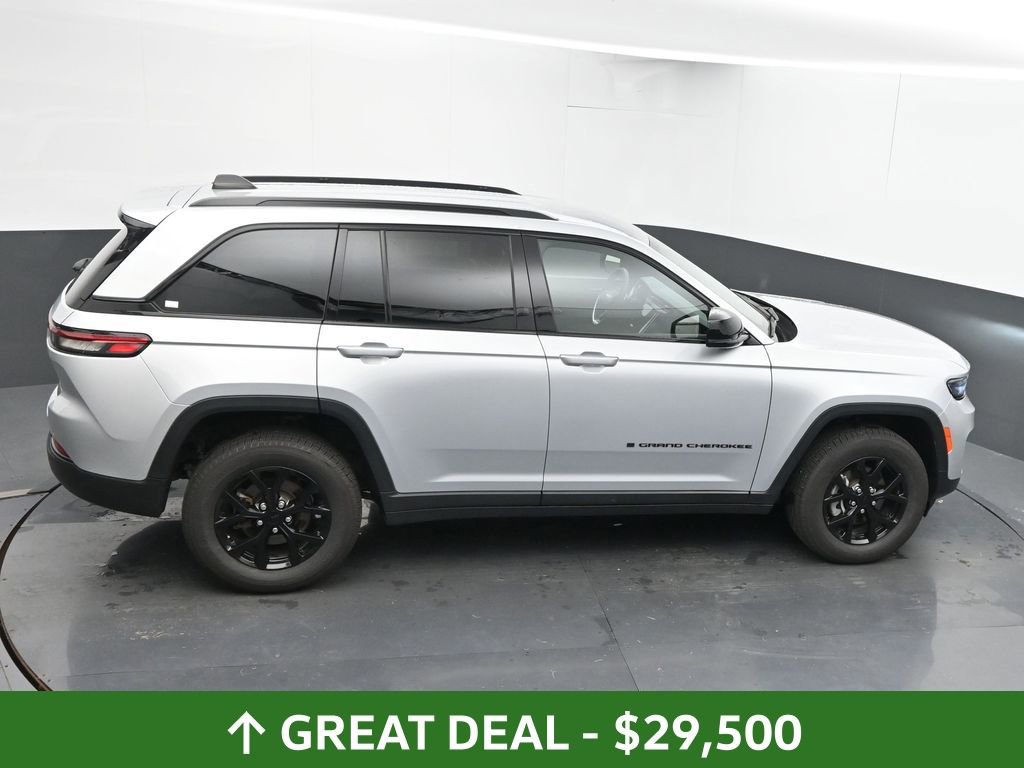 Used 2024 Jeep Grand Cherokee Altitude image 46