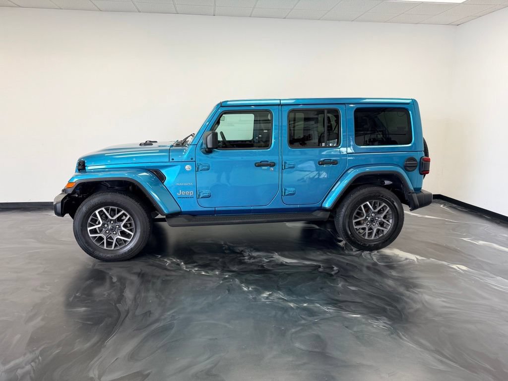 Used 2024 Jeep Wrangler Unlimited Sahara w/ Technology Group AWD/4WD image 18