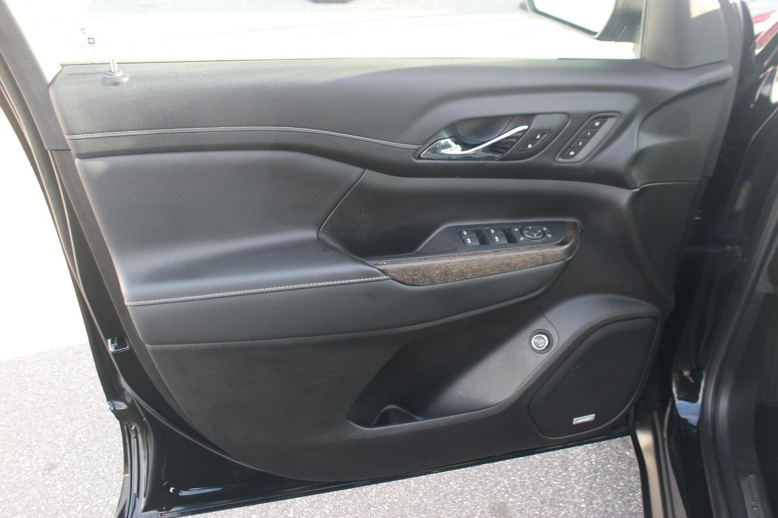 Used 2023 GMC Acadia Denali w/ Black Diamond Edition image 13