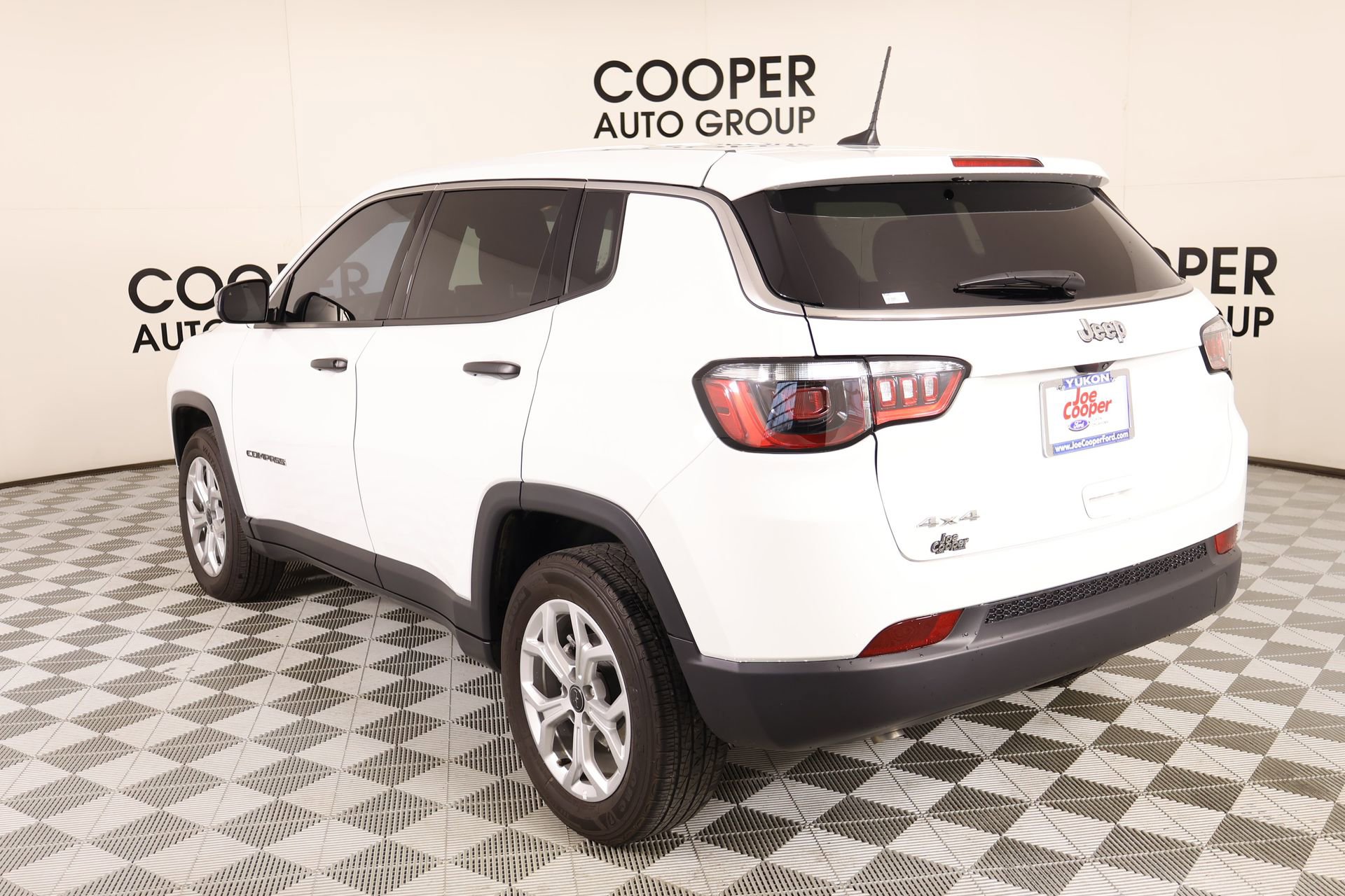 Used 2025 Jeep Compass Sport image 21