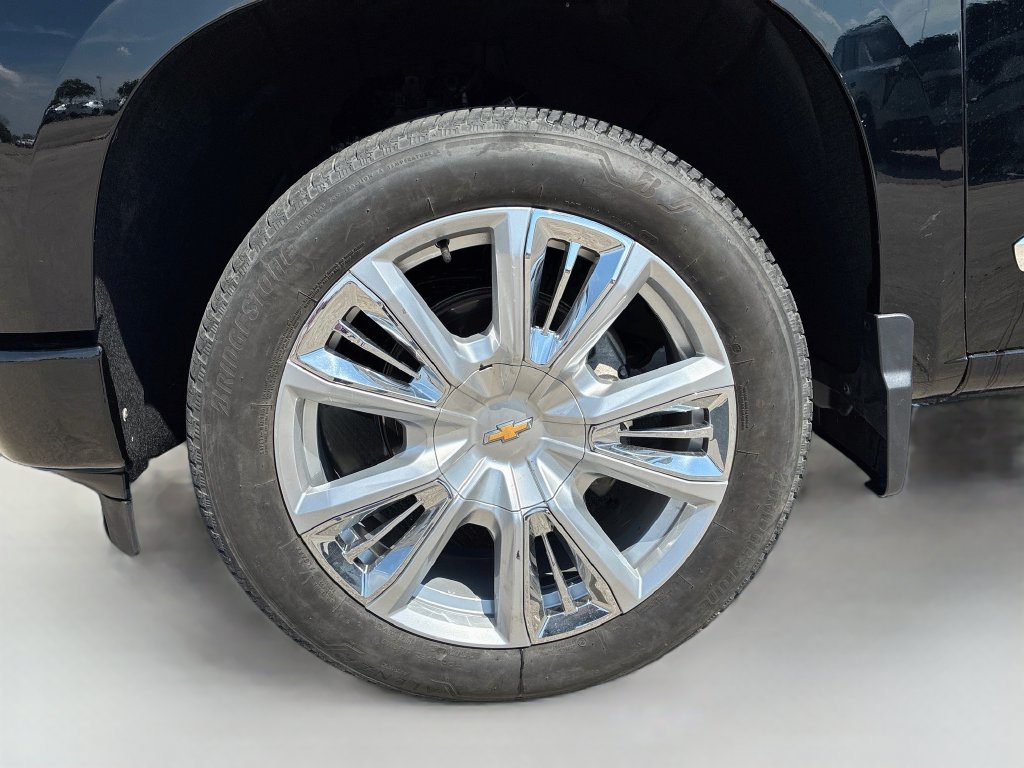 Used 2025 Chevrolet Silverado 1500 High Country w/ High Country Premium Package AWD/4WD image 17