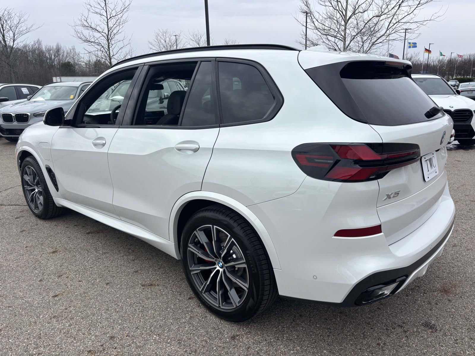 New 2026 BMW X5 xDrive50e AWD/4WD image 7