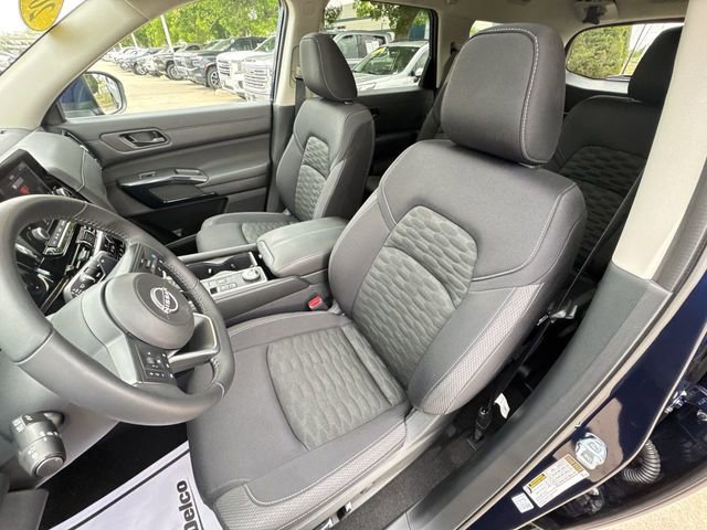 Used 2025 Nissan Pathfinder SV w/ SV Premium Package AWD/4WD image 22