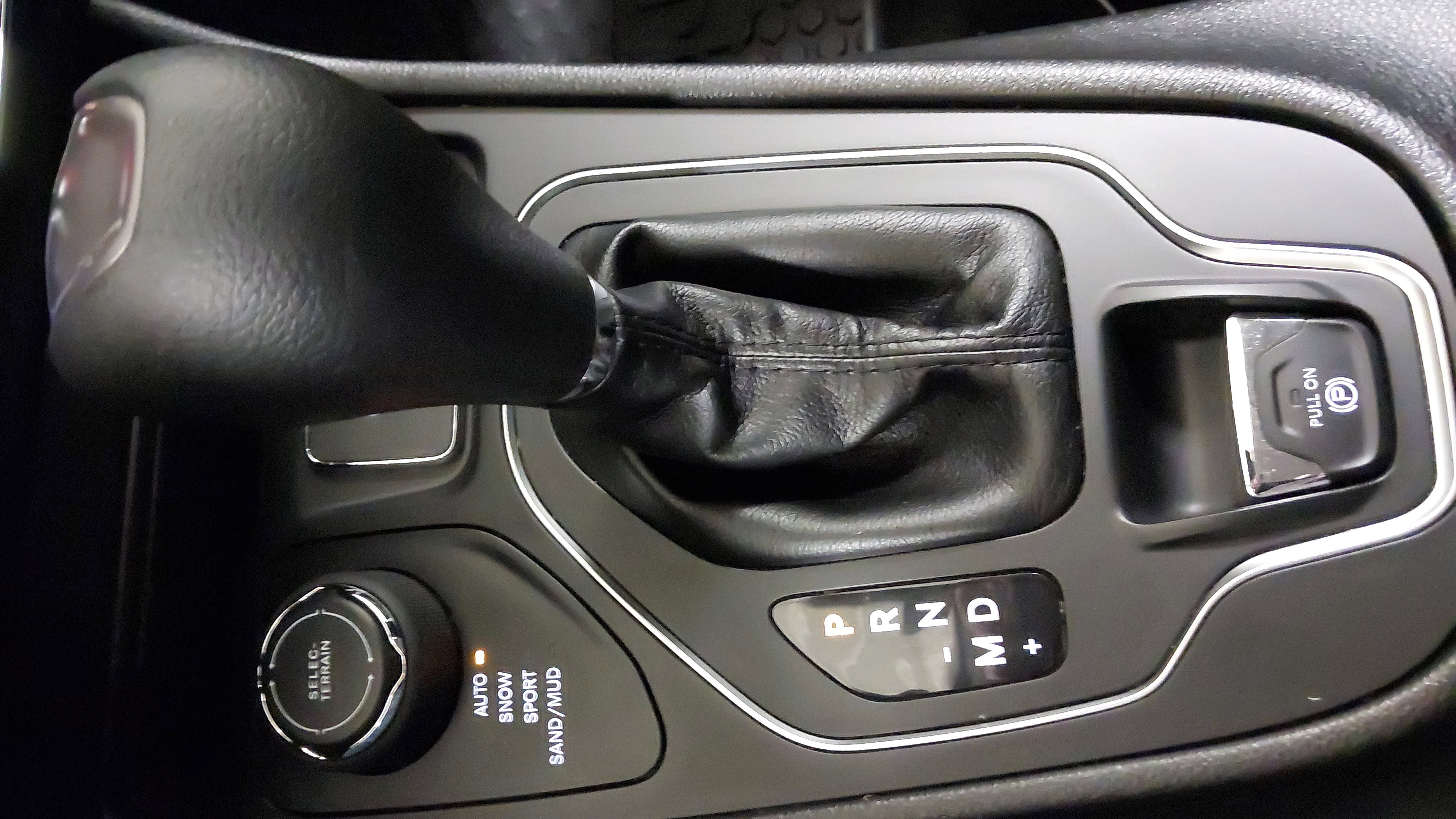 Used 2019 Jeep Cherokee Latitude w/ Cold Weather Group image 21