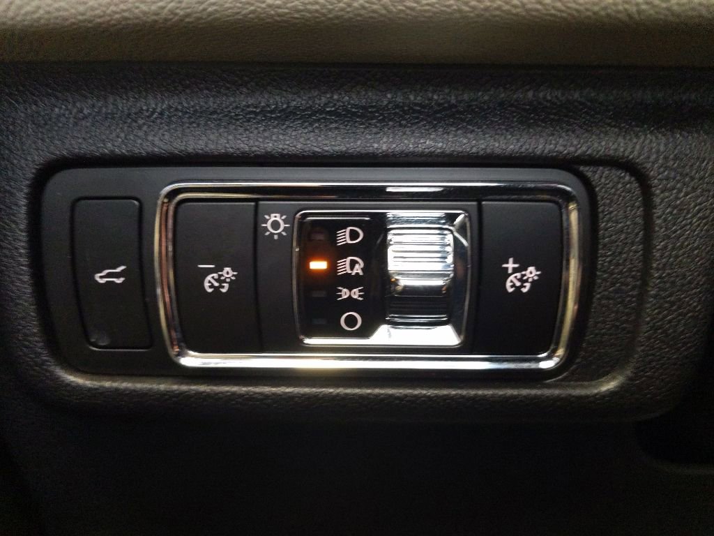 Used 2025 Lincoln Corsair AWD w/ Equipment Group 101A image 25
