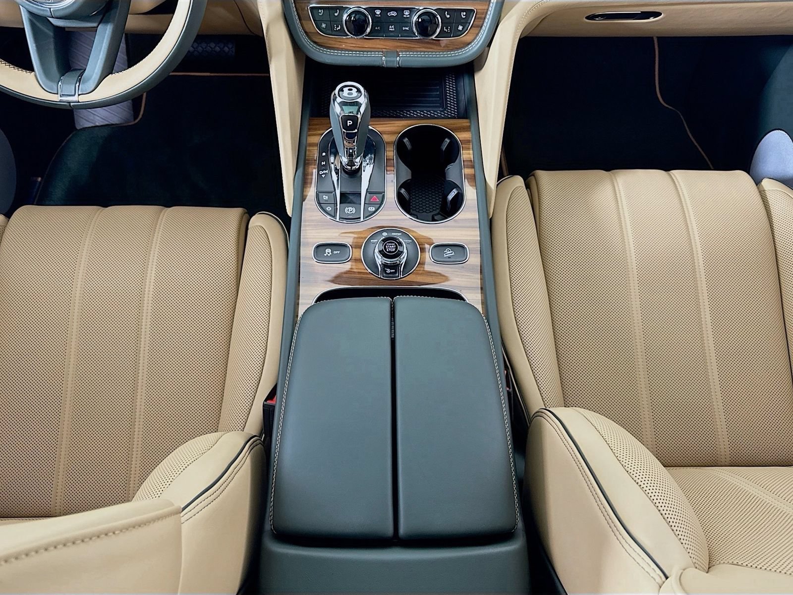 Certified 2025 Bentley Bentayga AWD/4WD image 24