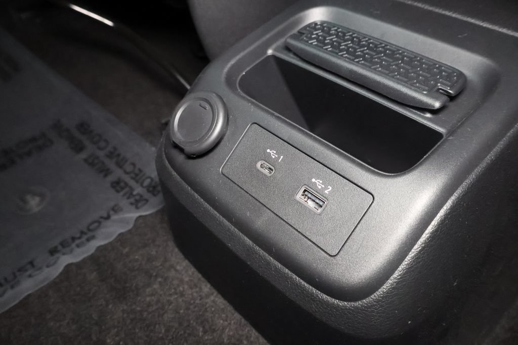 Used 2024 Nissan Ariya AWD image 33