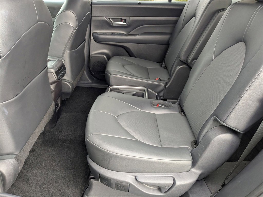 Used 2025 Toyota Grand Highlander AWD image 31
