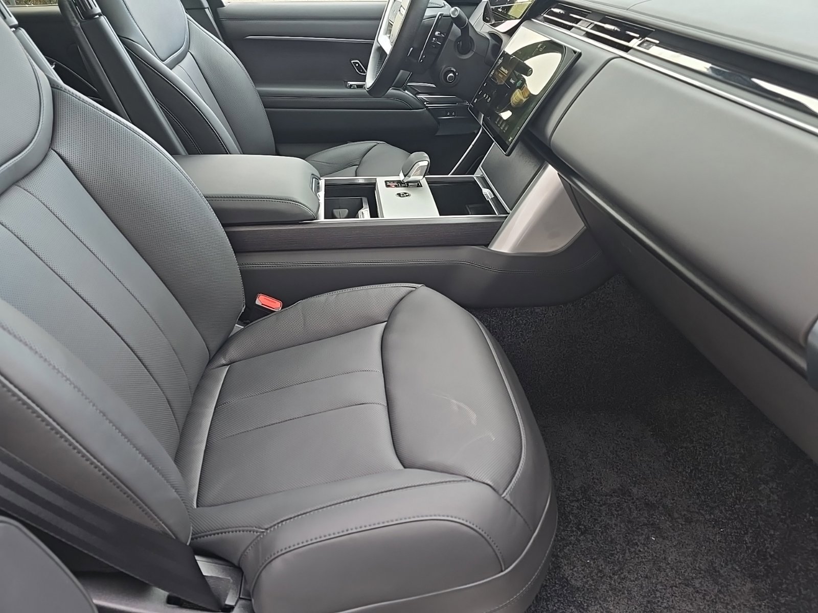 New 2026 Land Rover Range Rover SE image 7