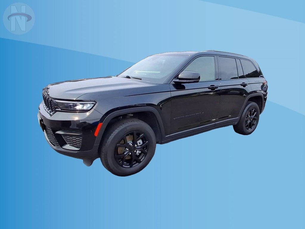 Used 2025 Jeep Grand Cherokee Altitude AWD/4WD image 4