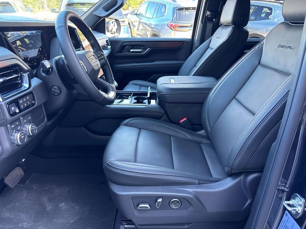 Used 2026 GMC Yukon Denali AWD/4WD image 7