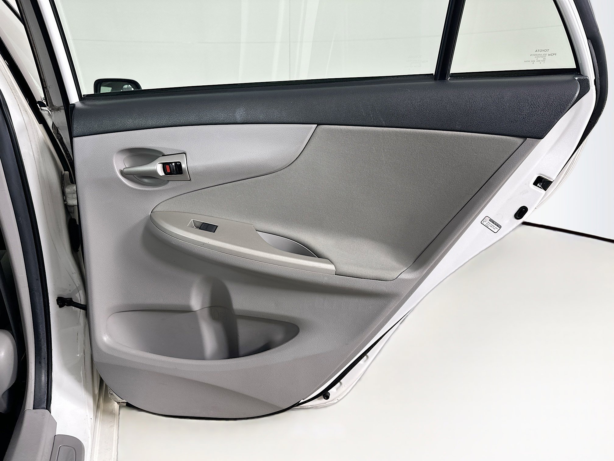 Used 2011 Toyota Corolla LE image 27