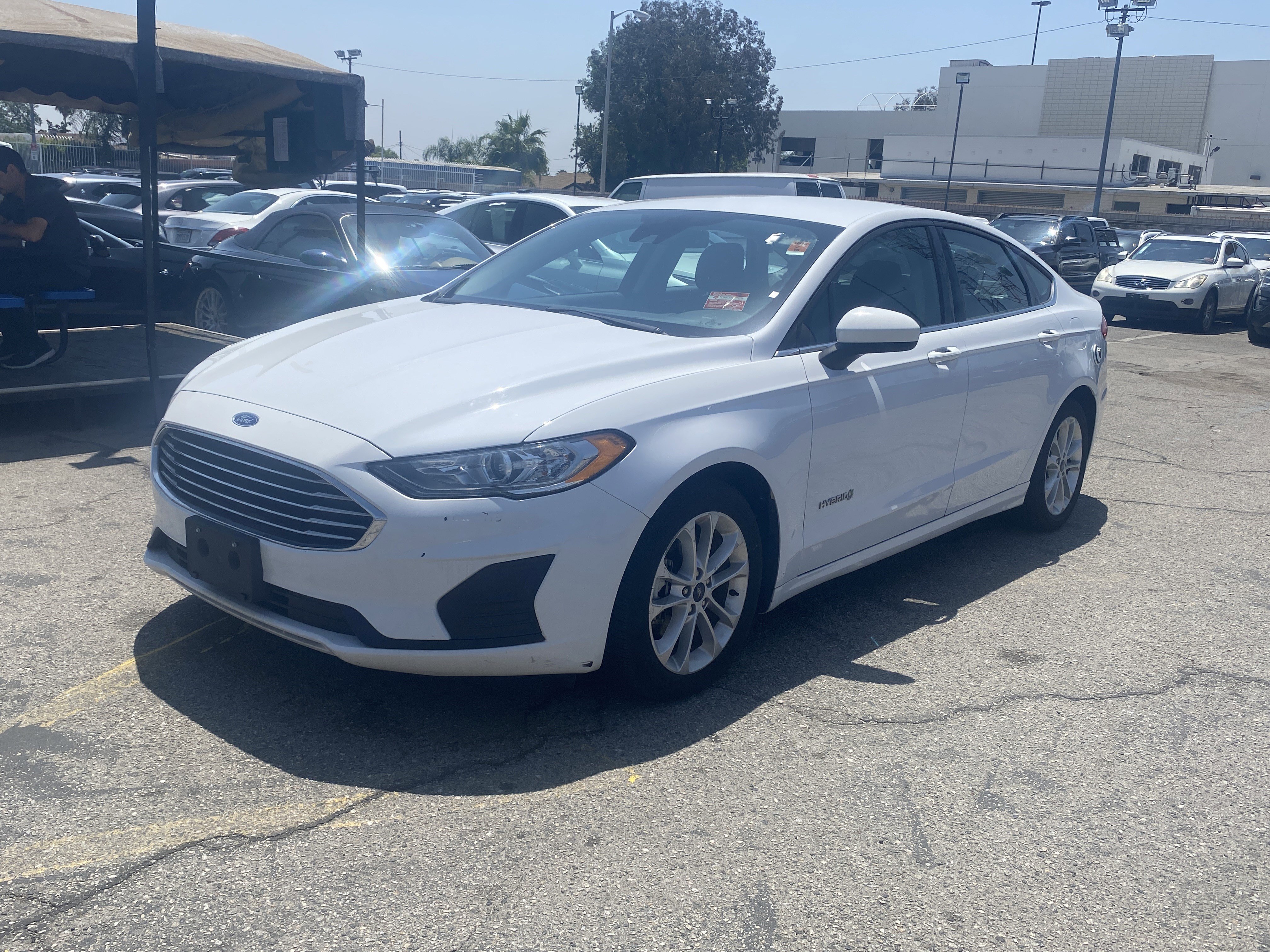 Used 2019 Ford Fusion SE FWD image 2