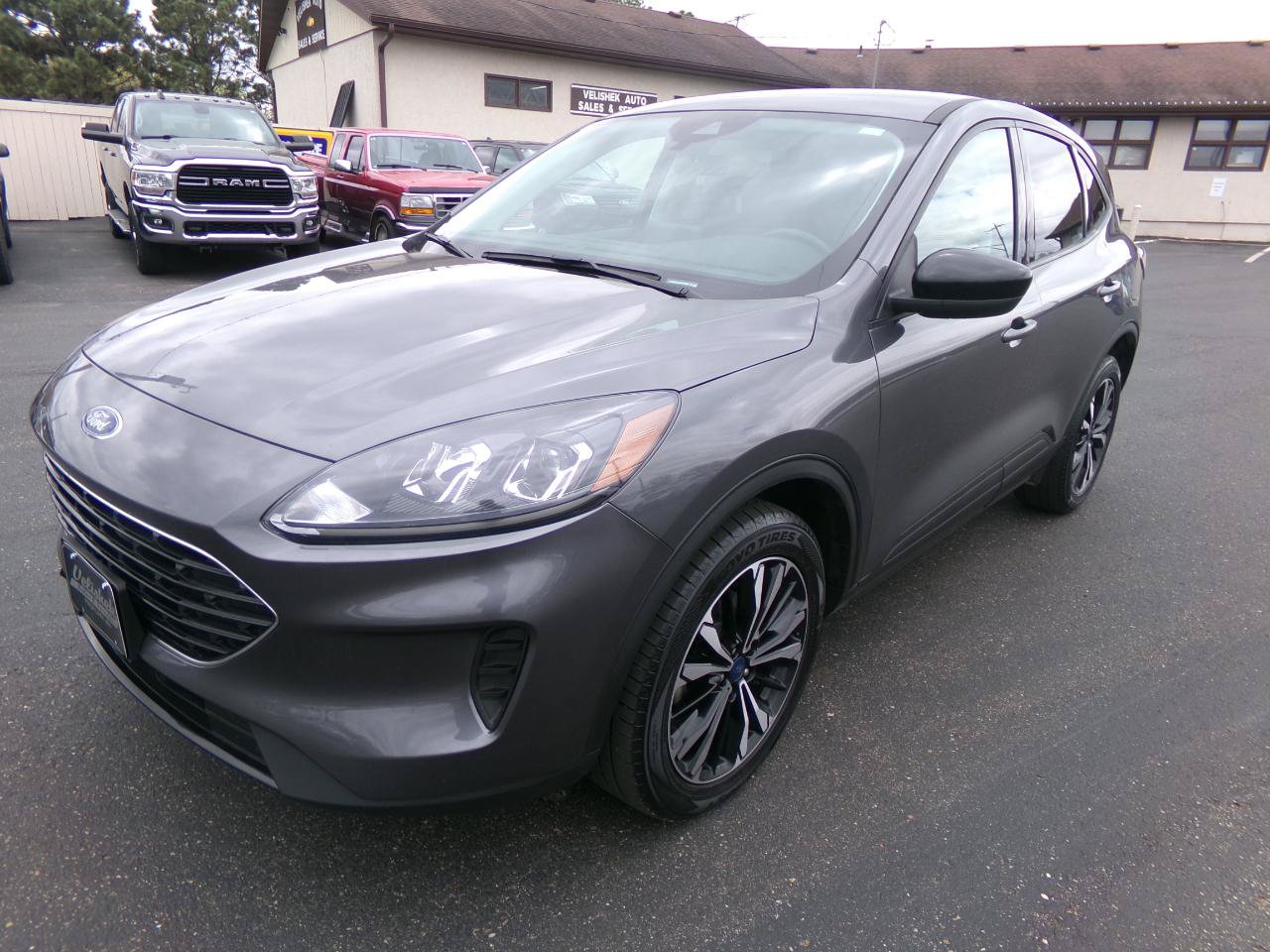 Used 2022 Ford Escape SE w/ SE Sport Appearance Package AWD/4WD image 7