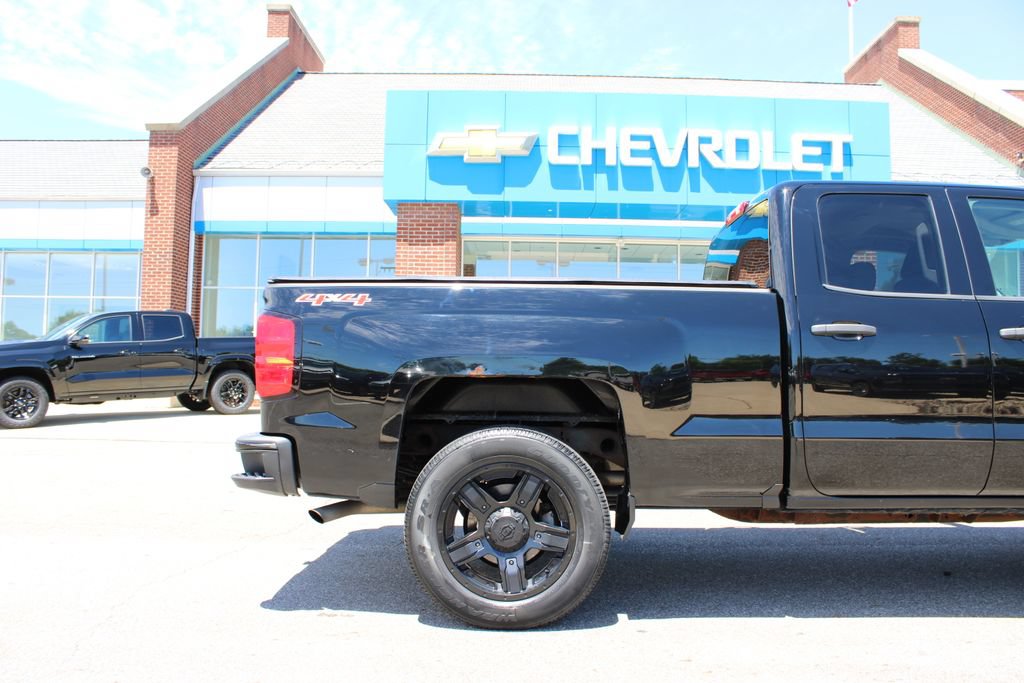 Used 2017 Chevrolet Silverado 1500 Custom w/ Custom Convenience Package AWD/4WD image 33