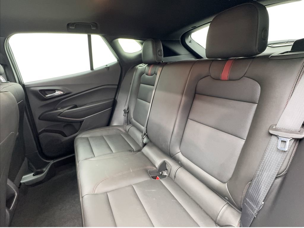 Used 2025 Chevrolet Trax RS w/ Sunroof Package image 24